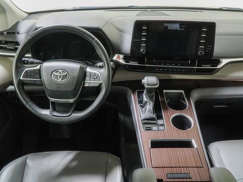 Used 2022 Toyota Sienna XLE AWD/4WD image 24
