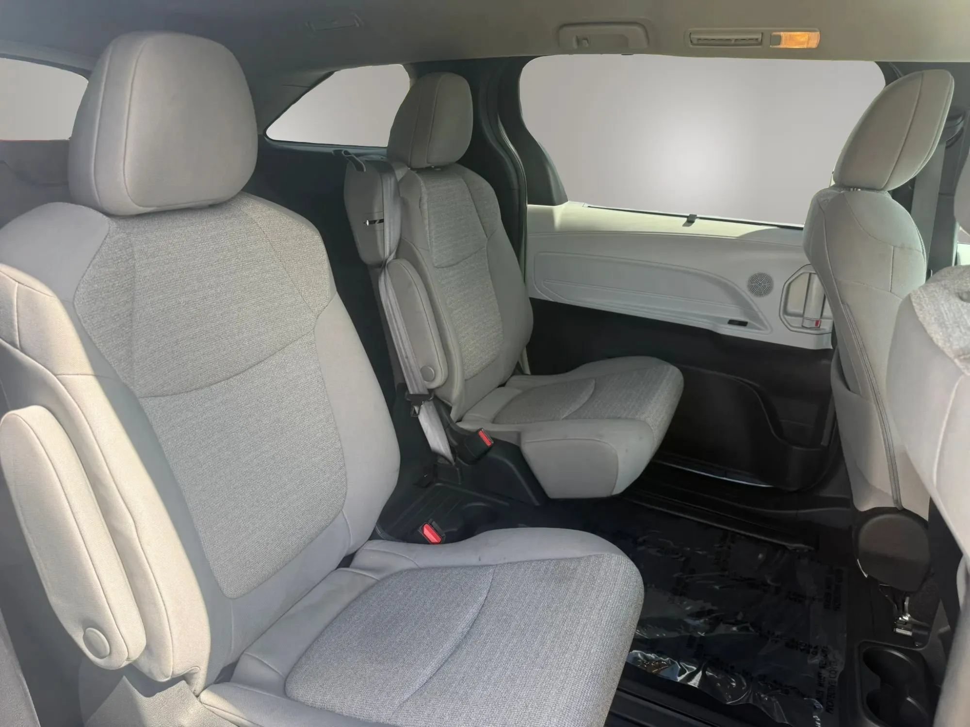 Used 2025 Toyota Sienna LE FWD image 26