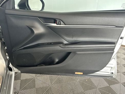 Used 2018 Toyota Camry SE image 34