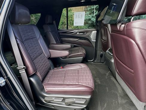 Used 2022 Cadillac Escalade Sport Platinum AWD/4WD image 38