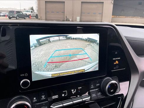 Used 2023 Toyota Highlander L AWD/4WD image 14