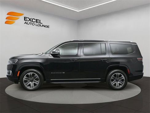 Used 2023 Jeep Wagoneer Series II image 2