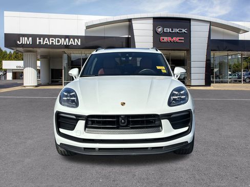 Used 2023 Porsche Macan image 2