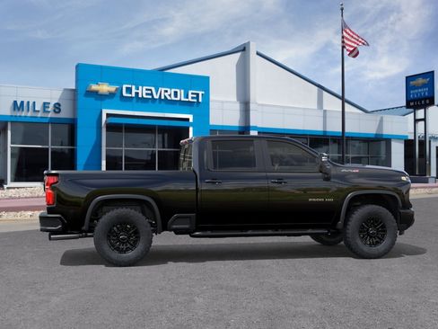 New 2026 Chevrolet Silverado 2500 ZR2 AWD/4WD image 5