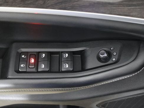 Used 2023 Jeep Grand Cherokee Limited w/ Luxury Tech Group II image 37