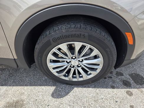 Used 2025 Cadillac XT4 Premium Luxury FWD image 19