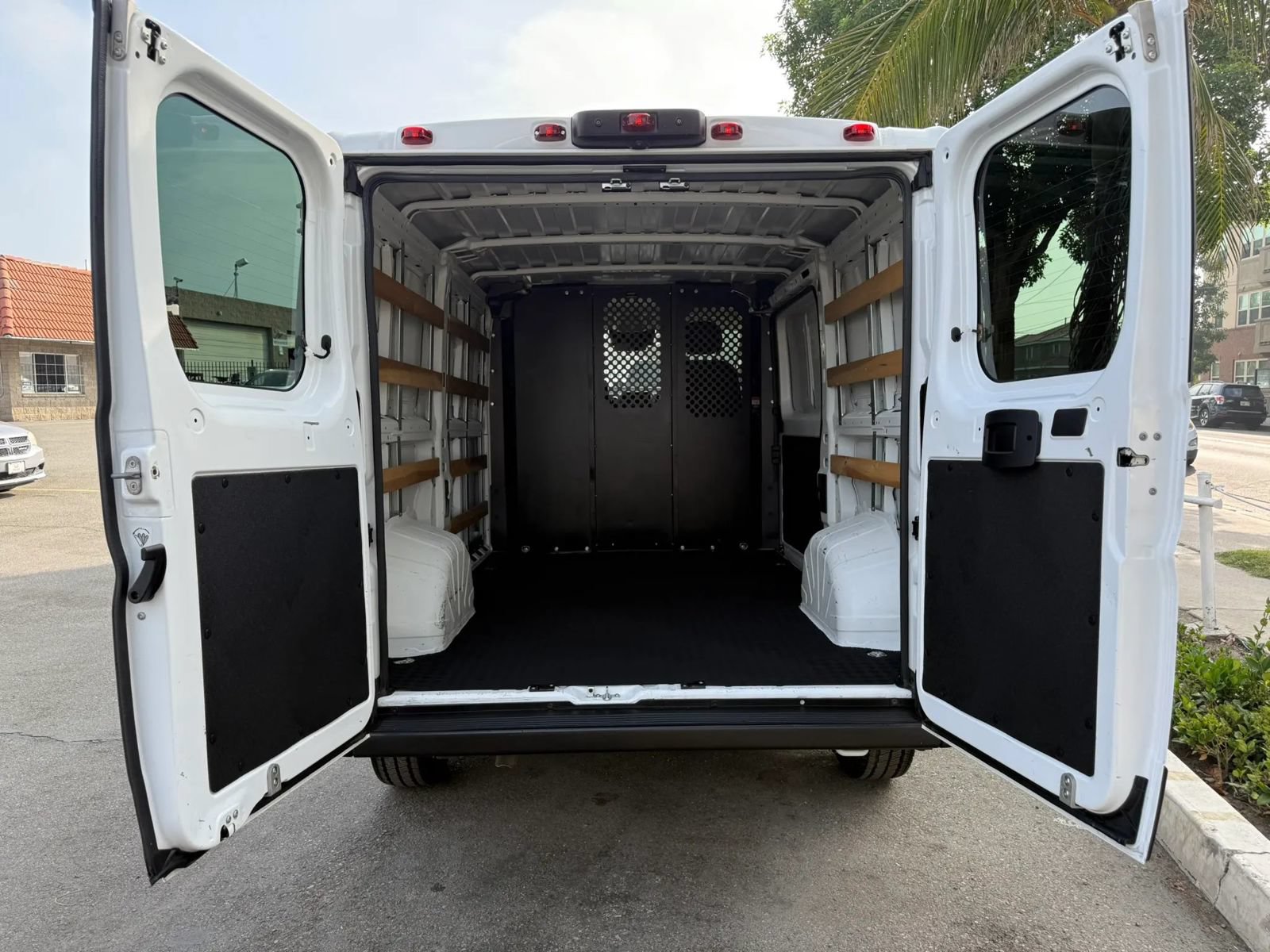 Used 2025 RAM ProMaster 2500 w/ U-Haul Equipment Group FWD image 10