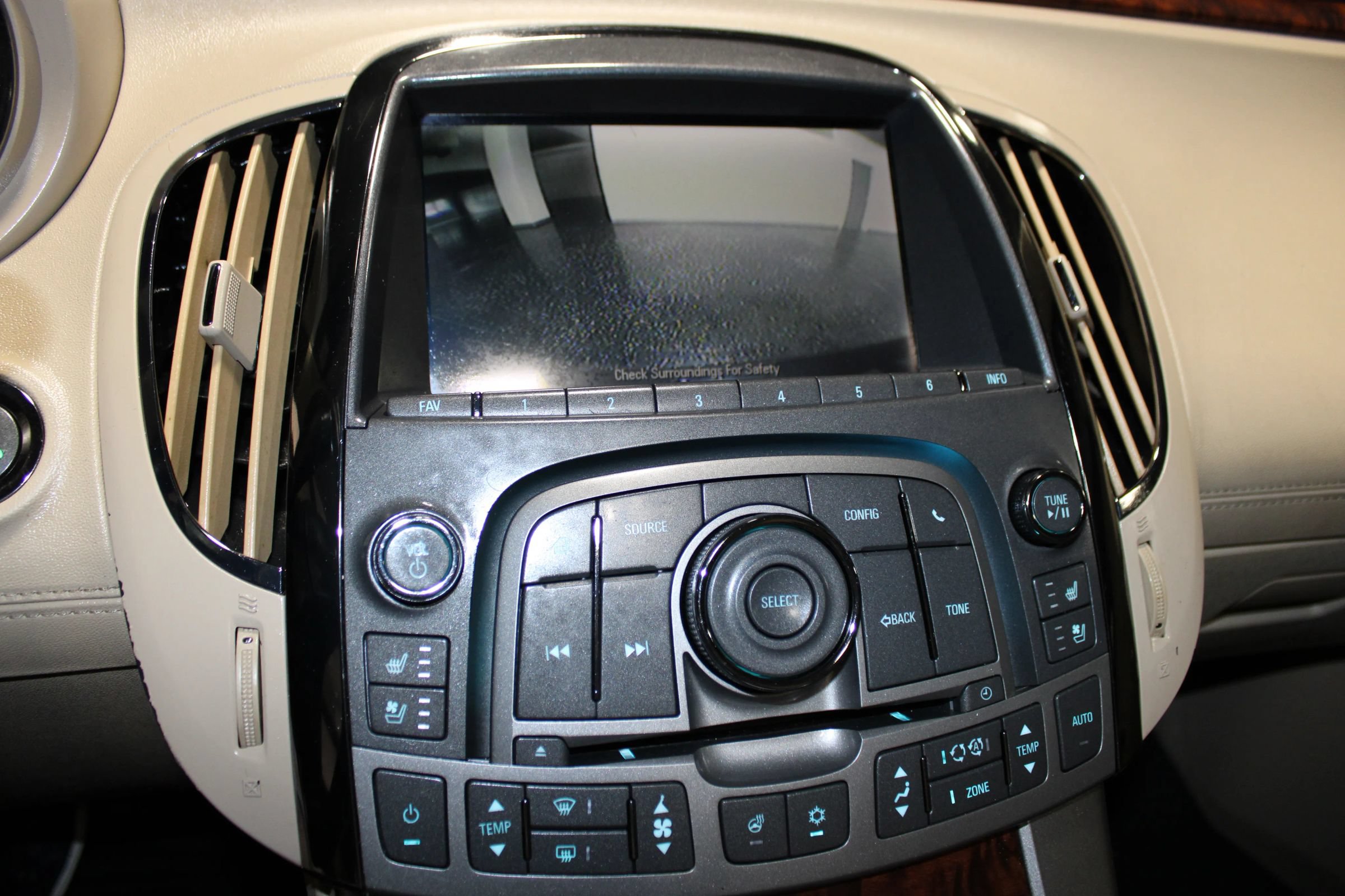 Used 2012 Buick LaCrosse Premium FWD image 16