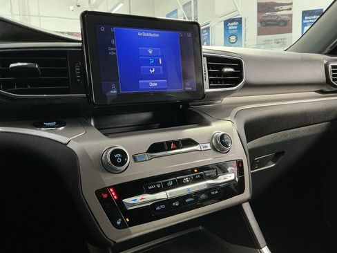 Used 2022 Ford Explorer XLT w/ Equipment Group 202A AWD/4WD image 22
