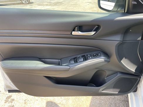 Used 2025 Nissan Altima 2.5 SV FWD image 24