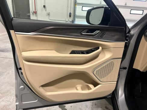 New 2026 Jeep Grand Cherokee Limited image 15