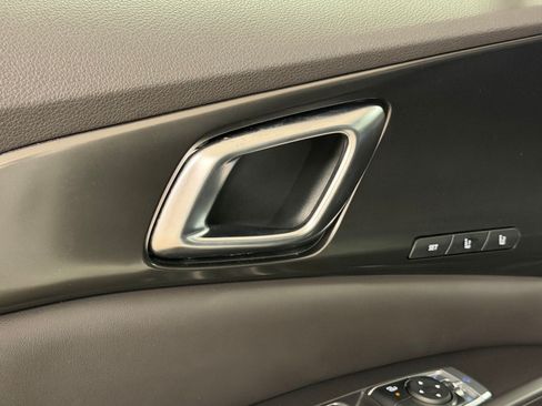 Used 2025 Kia Carnival SX FWD image 44