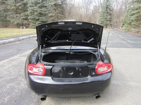 Used 2011 MAZDA MX-5 Miata Grand Touring w/ Premium Pkg image 32