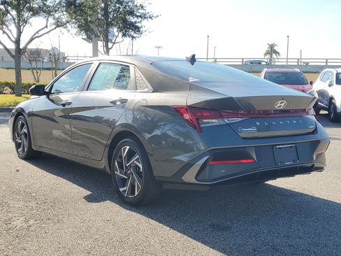 Used 2024 Hyundai Elantra Limited image 8