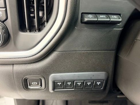 Certified 2022 Chevrolet Silverado 2500 LTZ w/ LTZ Premium Package image 19