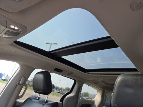 Used 2020 Chrysler Pacifica Limited FWD image 4