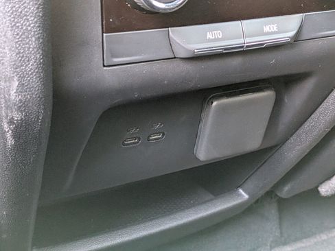 Used 2024 Chevrolet Traverse LT FWD image 16