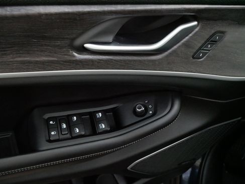 Used 2023 Jeep Grand Cherokee L Limited image 19