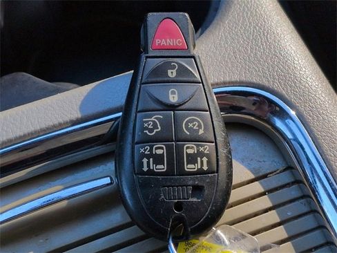 Certified 2019 Dodge Grand Caravan SXT image 30