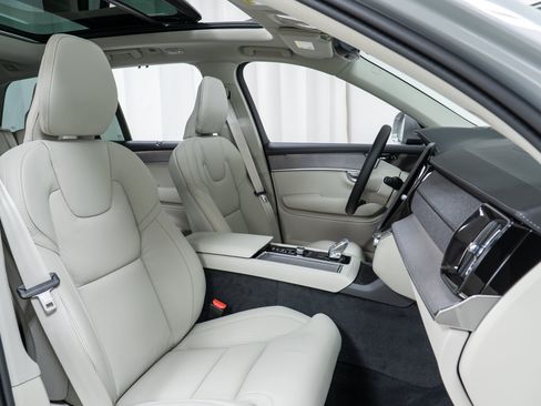 New 2026 Volvo XC90 T8 Ultra w/ Protection Package Premier AWD/4WD image 22