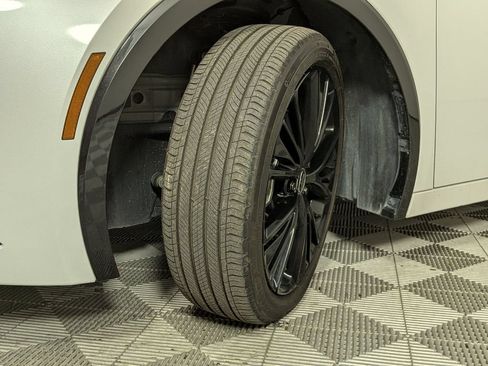 Used 2025 Toyota Prius FWD image 10