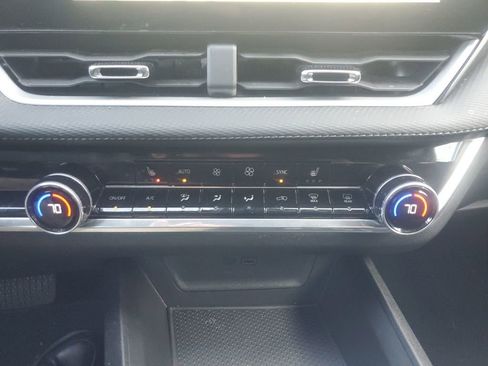 Used 2025 Chevrolet Equinox LT w/ Convenience Package II image 21