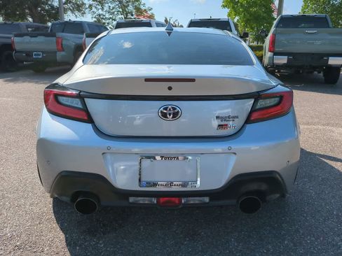 Used 2022 Toyota GR86 RWD image 5