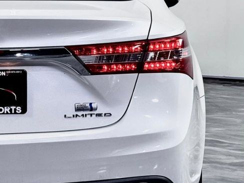 Used 2013 Toyota Avalon Limited w/ Technology Pkg FWD image 14