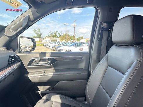 Used 2025 Chevrolet Suburban Z71 AWD/4WD image 15
