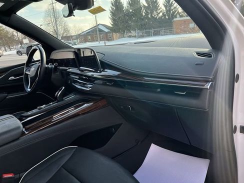 Used 2024 Cadillac Escalade Premium Luxury image 31