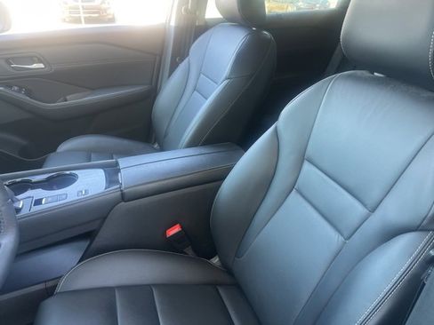 Used 2023 Nissan Rogue SL w/ SL Premium Package image 8