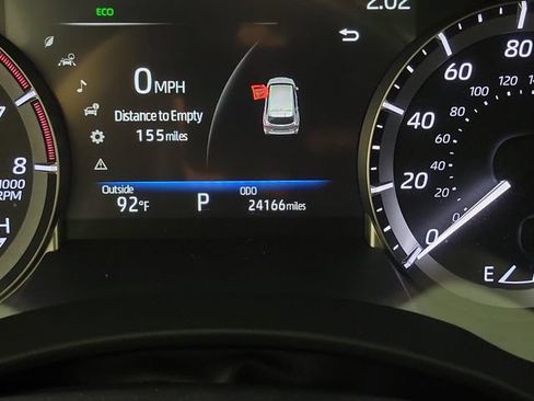 Used 2025 Toyota Highlander XLE FWD image 2
