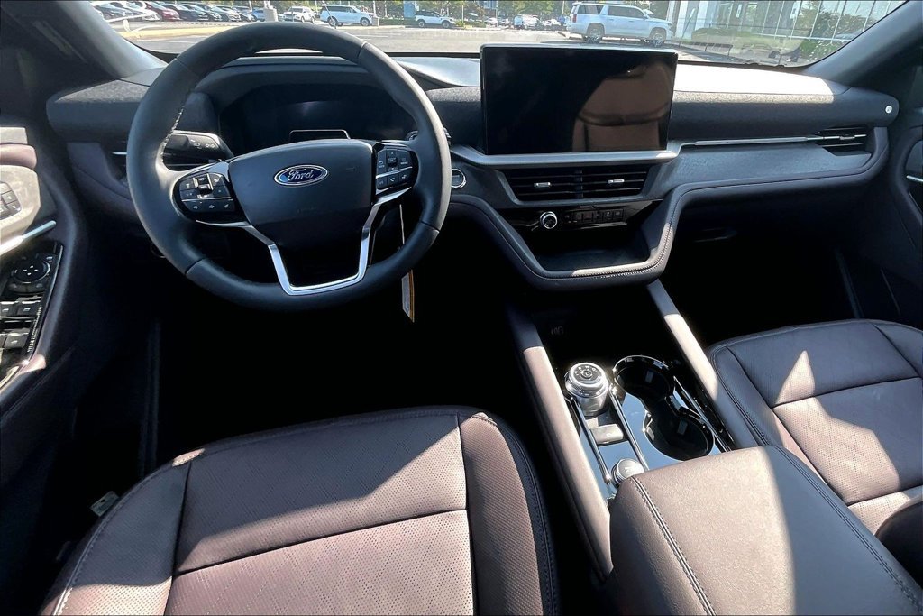 New 2026 Ford Explorer Platinum RWD image 5