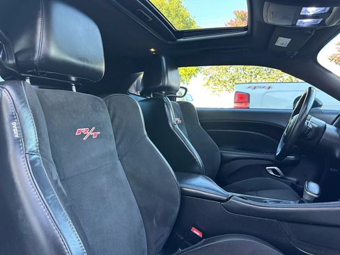 Used 2015 Dodge Challenger R/T Scat Pack w/ Scat Pack Appearance Package RWD image 29