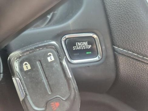 Used 2018 GMC Acadia SLE image 30