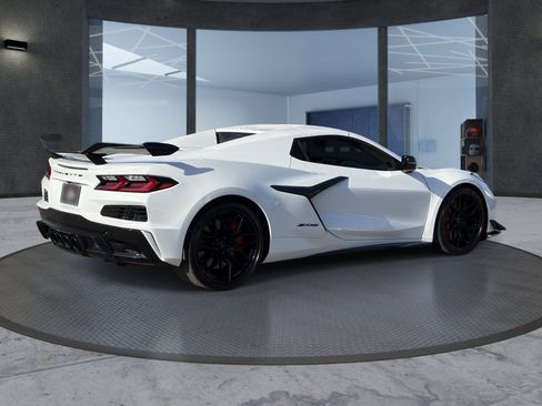 Used 2023 Chevrolet Corvette Z06 w/ Z07 Performance Package RWD image 6