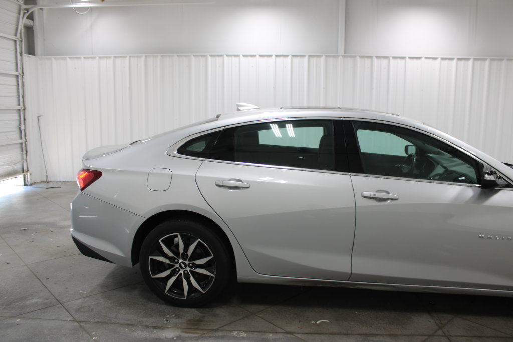 Used 2022 Chevrolet Malibu LT FWD image 11