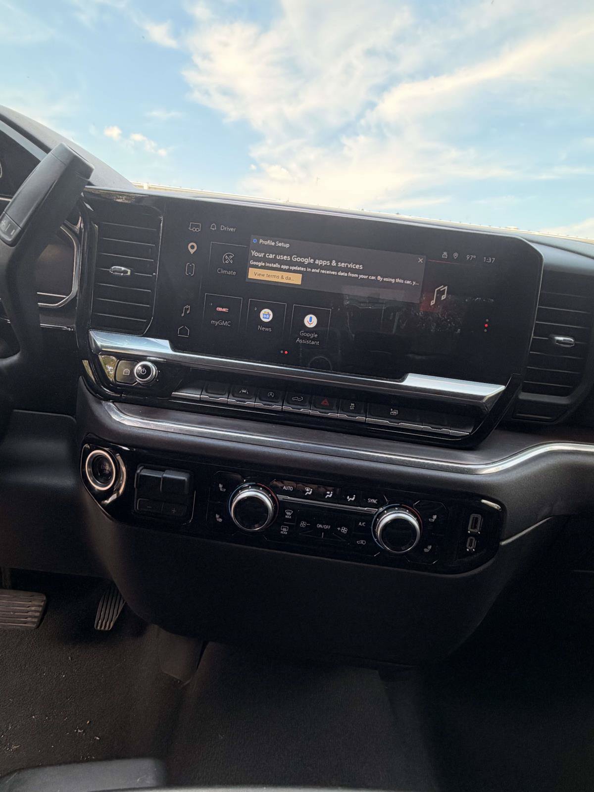 Used 2024 GMC Sierra 1500 SLT RWD image 8