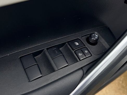 Used 2023 Toyota Corolla Cross LE image 11