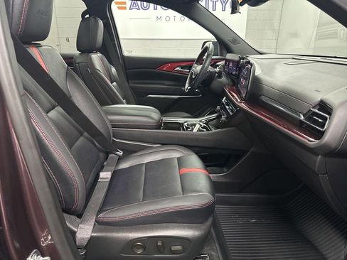 Used 2025 Chevrolet Traverse RS AWD/4WD image 19