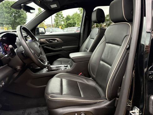Used 2023 Chevrolet Traverse Premier w/ Redline Edition AWD/4WD image 16