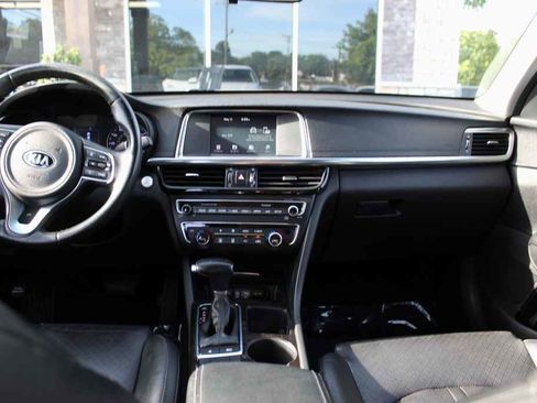 Used 2017 Kia Optima EX FWD image 30