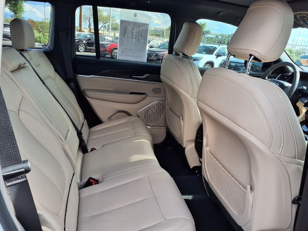 Used 2026 Jeep Grand Cherokee Limited w/ Luxury Tech Group II AWD/4WD image 22
