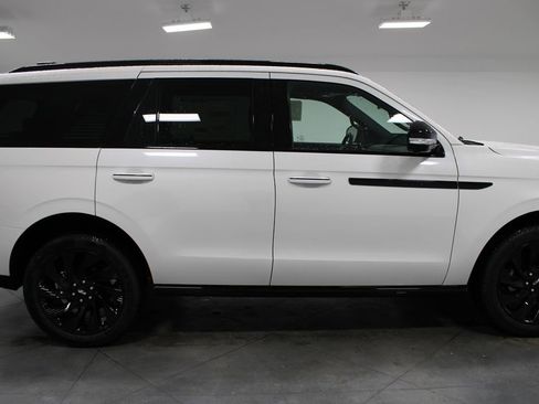 New 2026 Lincoln Navigator Reserve w/ Jet Appearance Package AWD/4WD image 10