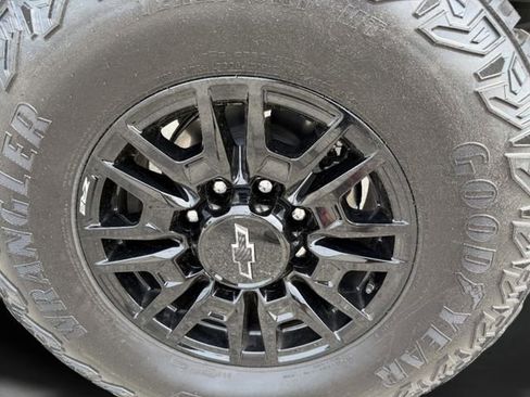 New 2026 Chevrolet Silverado 2500 ZR2 image 37