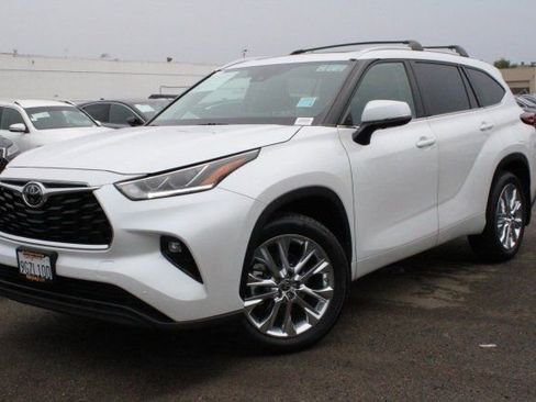 Used 2023 Toyota Highlander Limited image 9