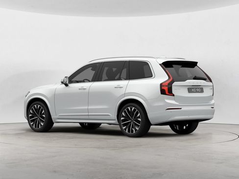 Used 2025 Volvo XC90 B5 Core AWD/4WD image 5