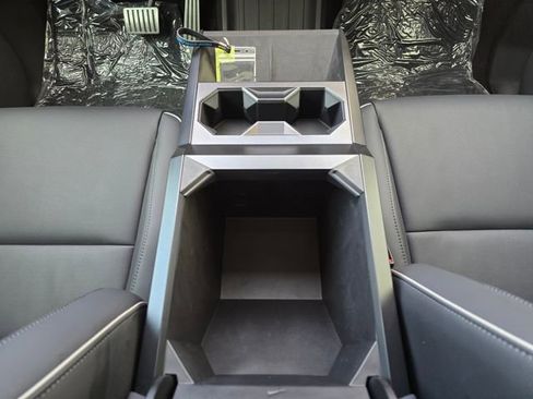 Used 2025 Tesla Cybertruck AWD Crew Cab image 38