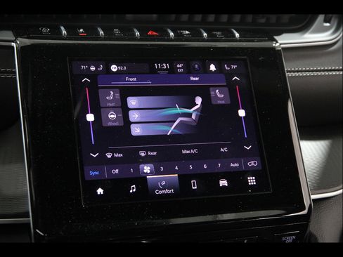 Used 2025 Jeep Grand Cherokee L Altitude image 11