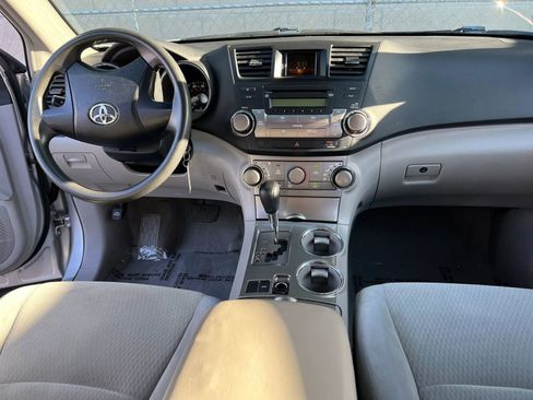 Used 2010 Toyota Highlander 2WD image 11